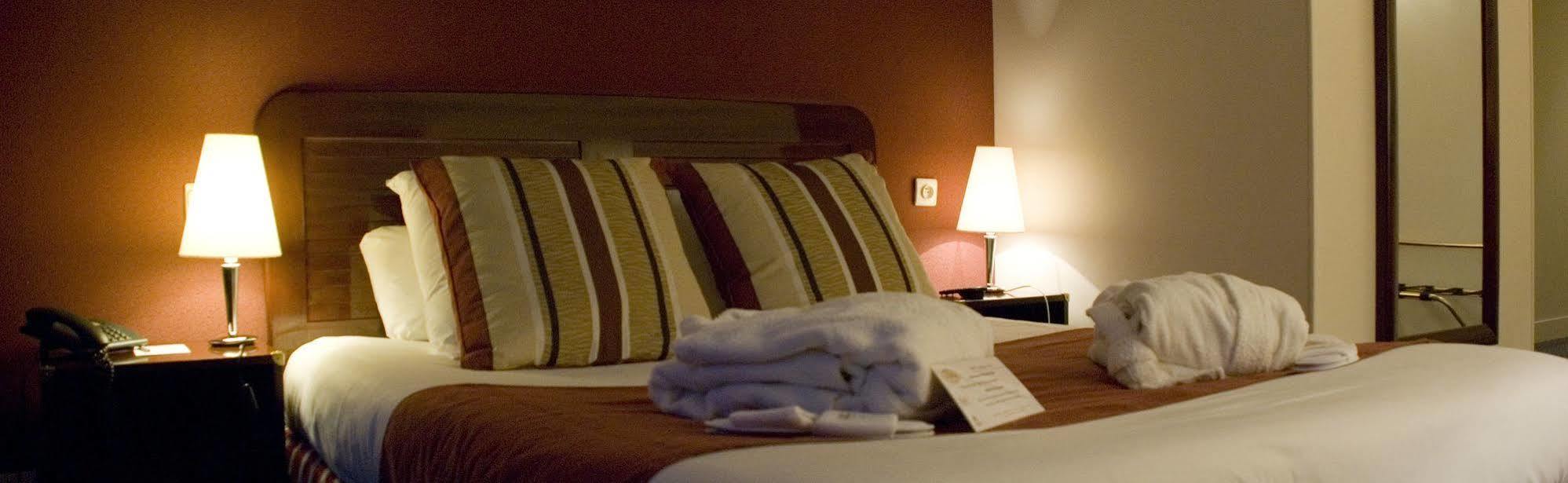 Logis Hotel - La Petite Rade ル・アーヴル エクステリア 写真